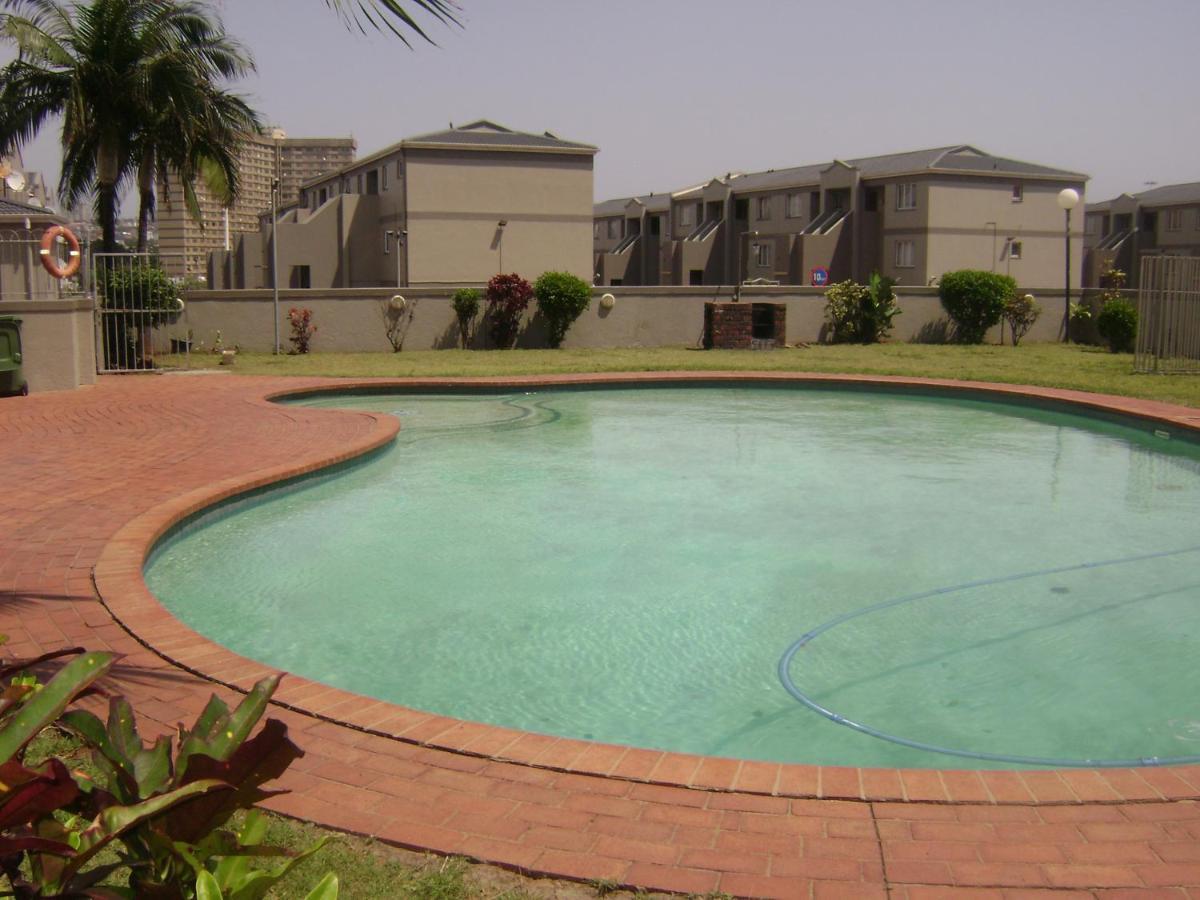 North Beach Durban Apartments Экстерьер фото
